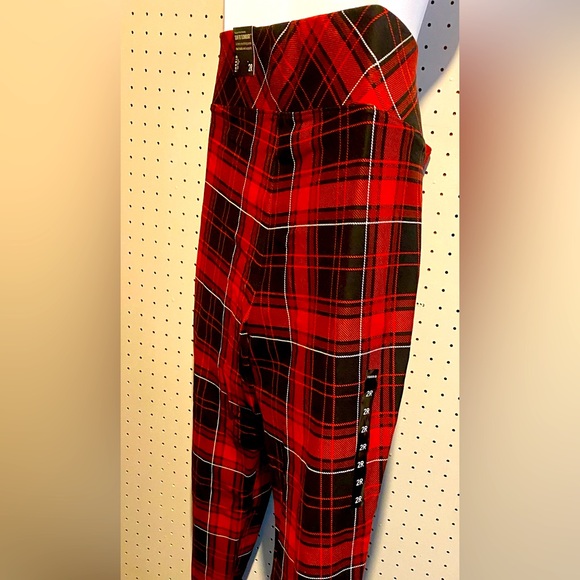 Torrid pixie pants sz 2X red tartan plaid w/wide waistband & contouring NWT - Picture 3 of 6